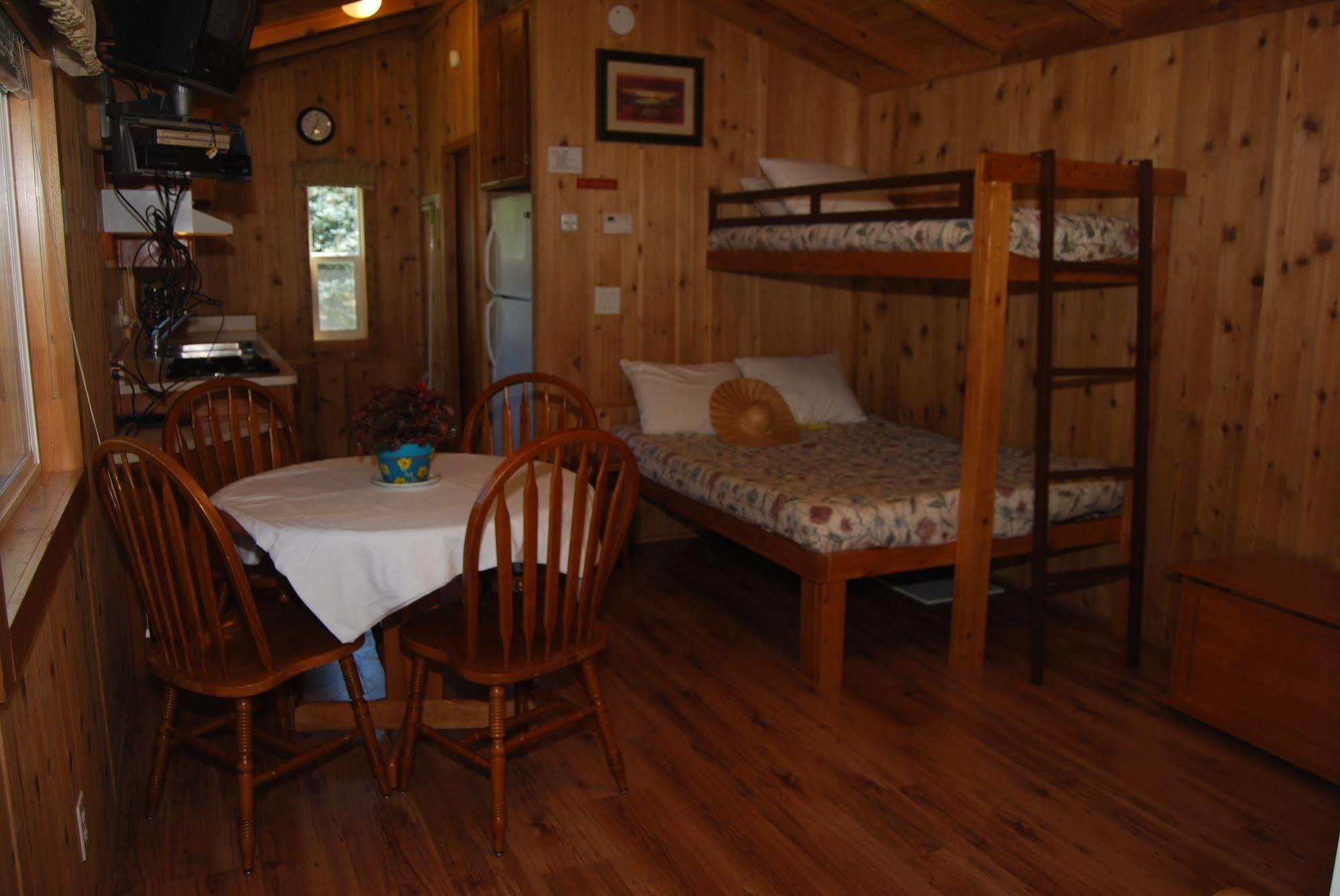 Thunderbird Rv & Camping Resort Monroe Exteriör bild