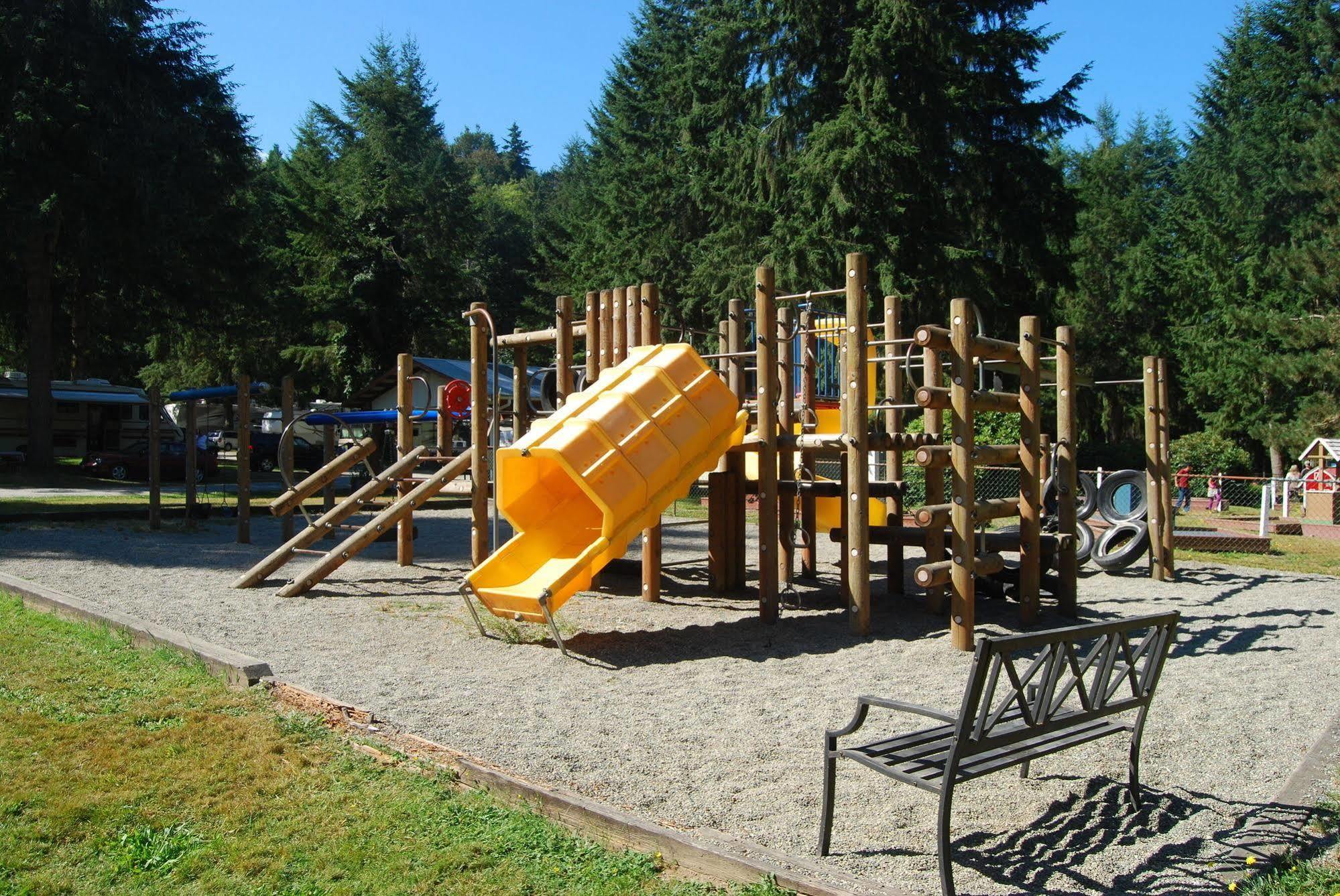Thunderbird Rv & Camping Resort Monroe Exteriör bild