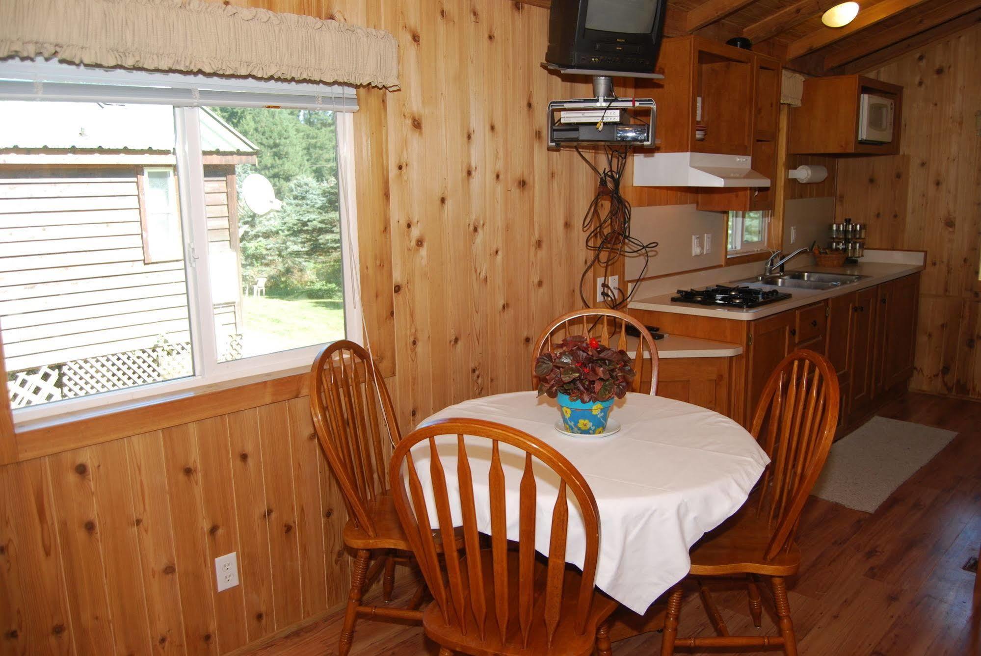 Thunderbird Rv & Camping Resort Monroe Exteriör bild